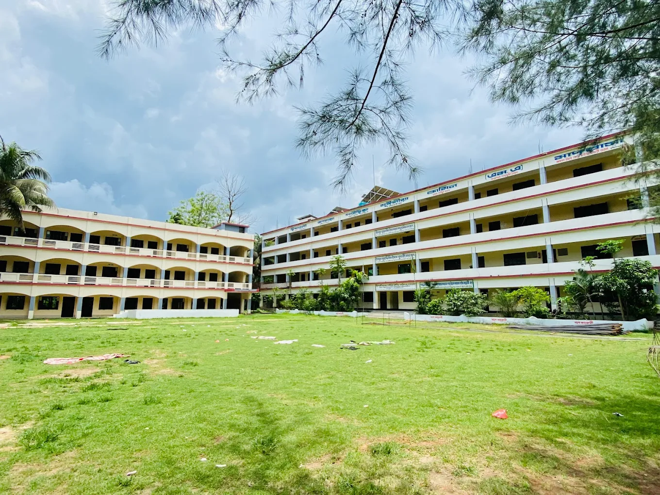 মাদরাসা ভবন